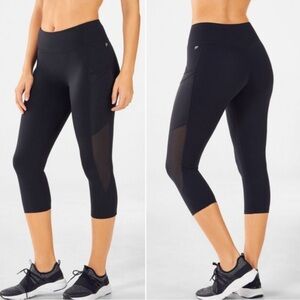 Fabletics Motion 365 Trinity Mid-Rise Crop